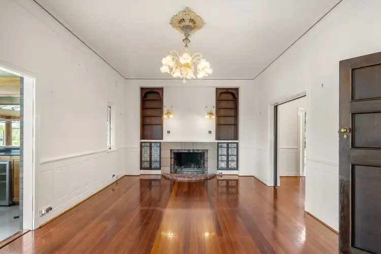 15 Hillside Crescent