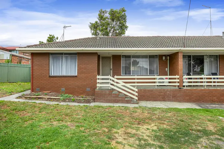 3/8 Aquila Court