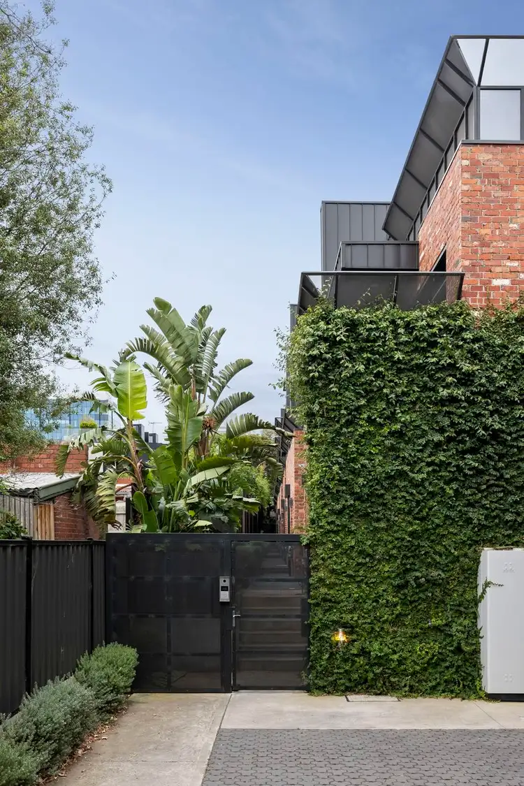 9/11 Goodwood Street