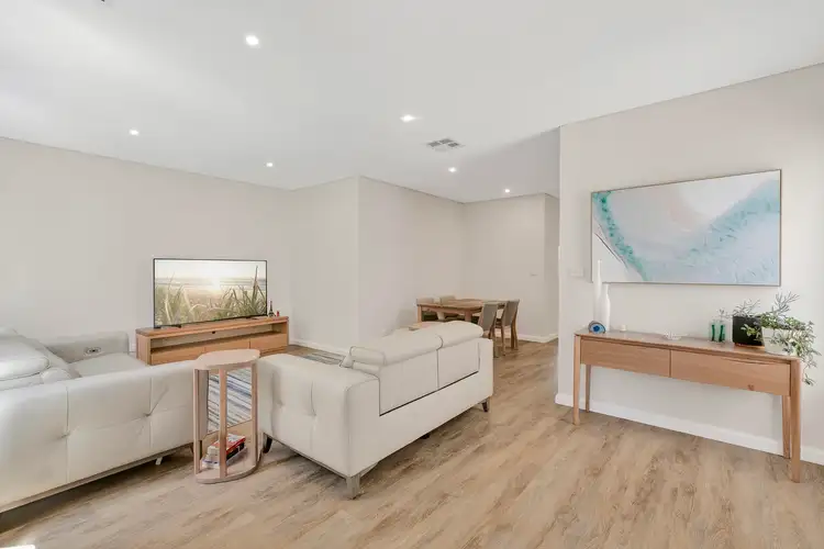 11/10-12 Madeira Street