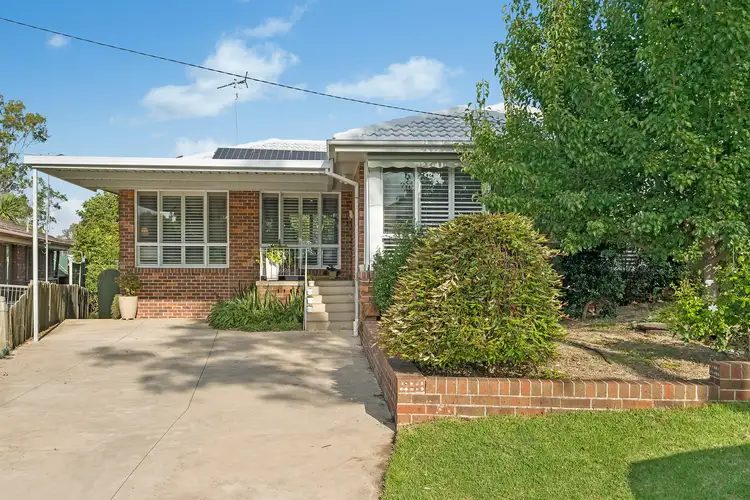 12 Banks Place