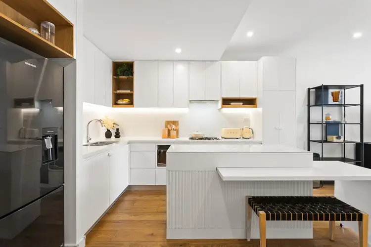 C606/6 Urunga Parade