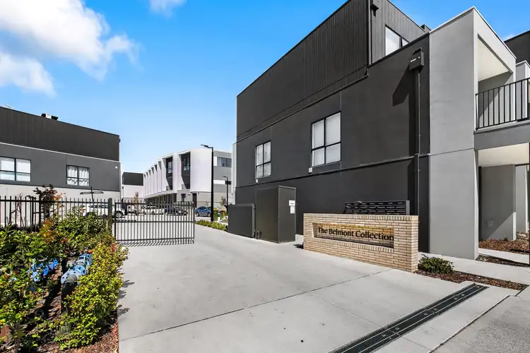 12 Casalingo Boulevard