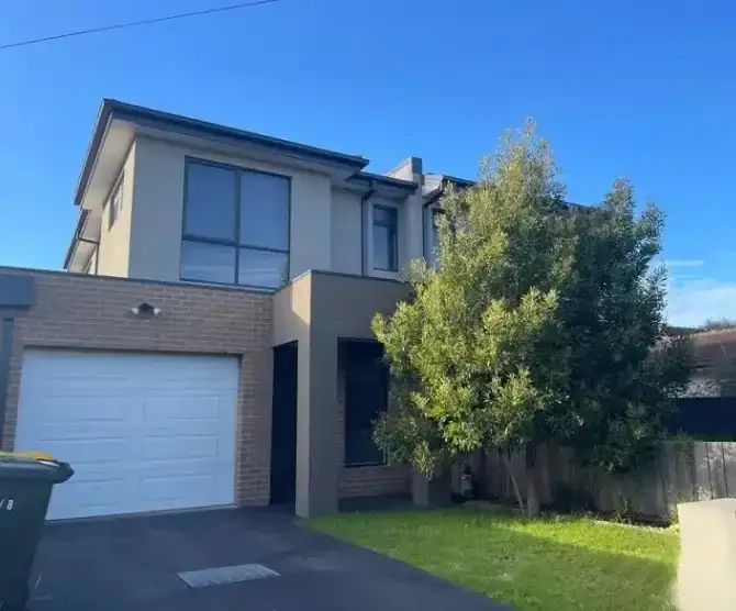 1/8 Koonawarra Street