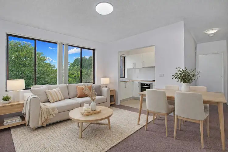 8/96 Macauley Street