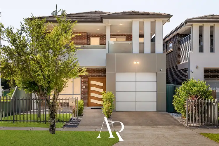 8 Monie Avenue