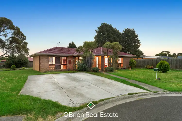 Main view of Homely house listing, 8 Kinloch Gardens, Endeavour Hills VIC 3802