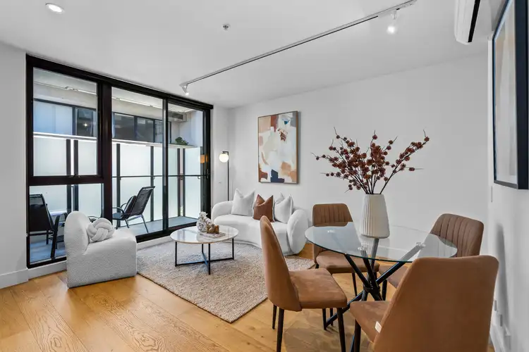 206/8 Montrose Street