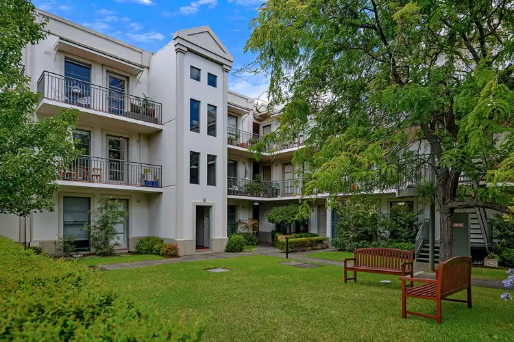 66/682 Nicholson Street