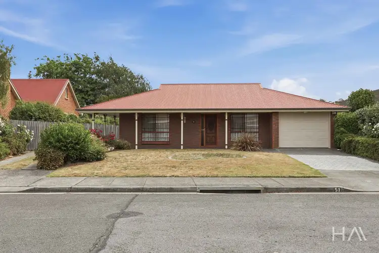 51 Benwerrin Crescent