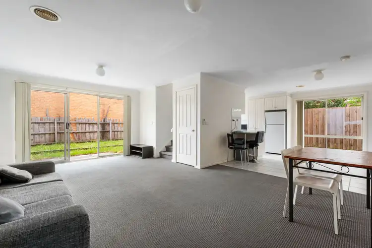 3/8 Marshall Avenue