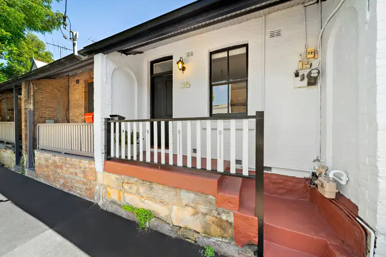 35 Mansfield Street