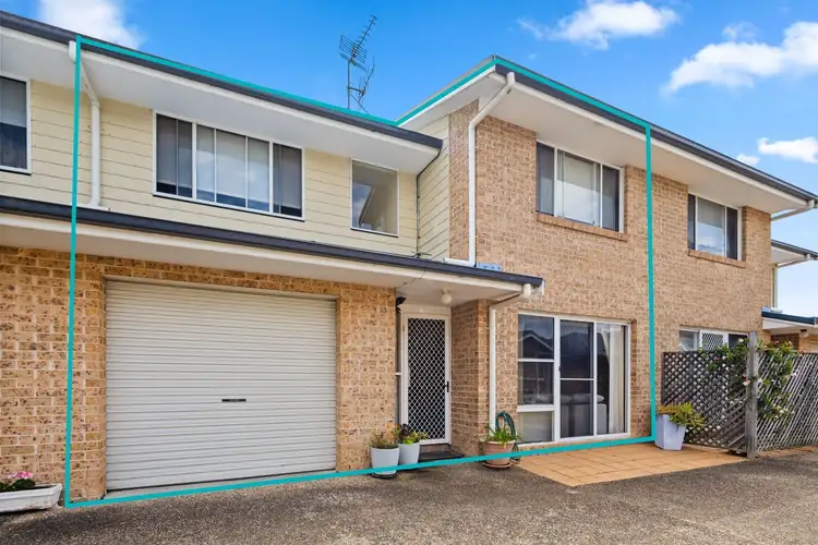 2/5 Baker Drive