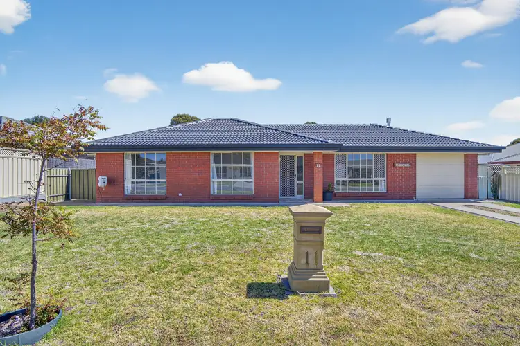 11 Dolphin Avenue