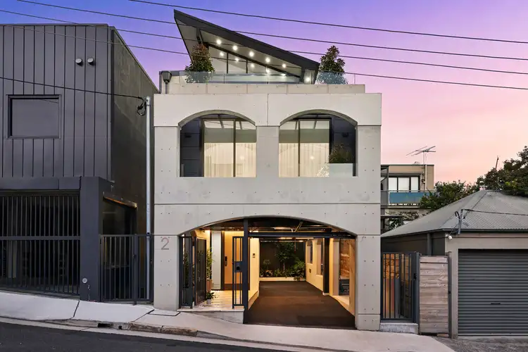 2 Loughlin Street
