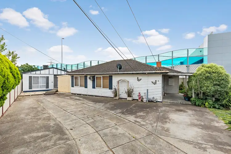 6 Murdoch Court