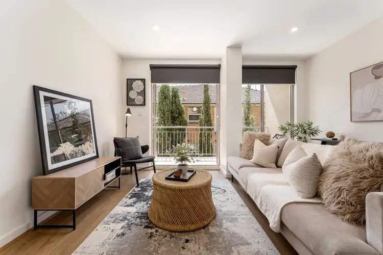 12/12 Acland Street