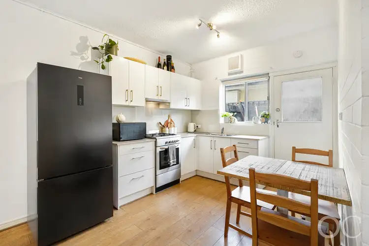 2/3 Shirley Crescent