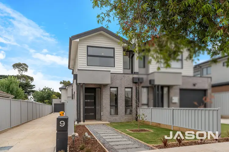 1/9 Eumarella Street