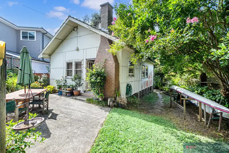 19 Parkes Road
