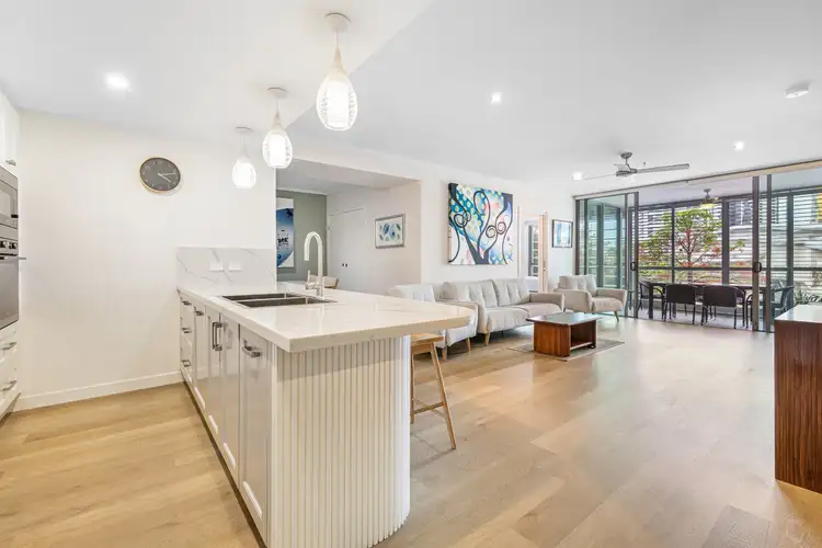 1211/33 T E Peters Drive