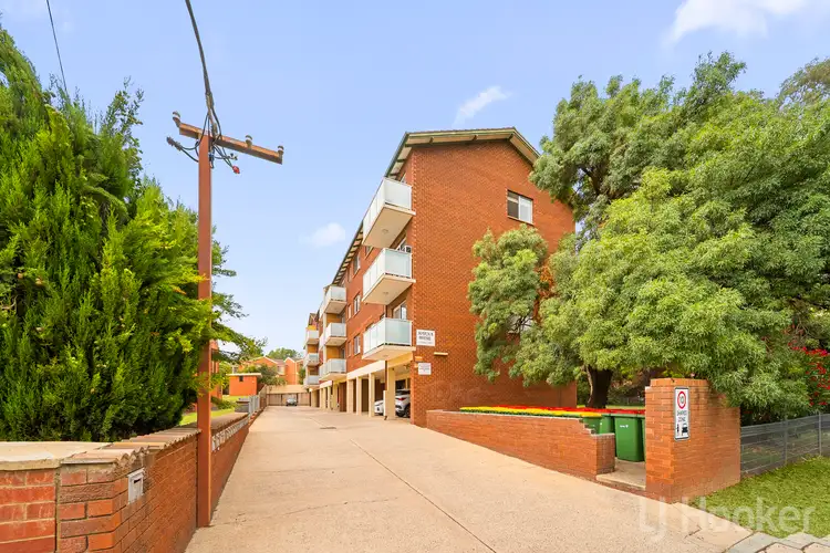 2/30 Trinculo Place