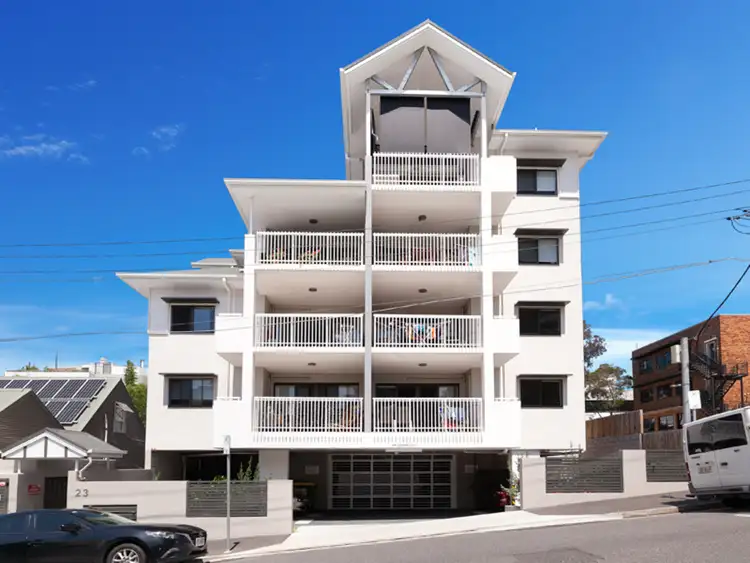 12/23 Allenby Street