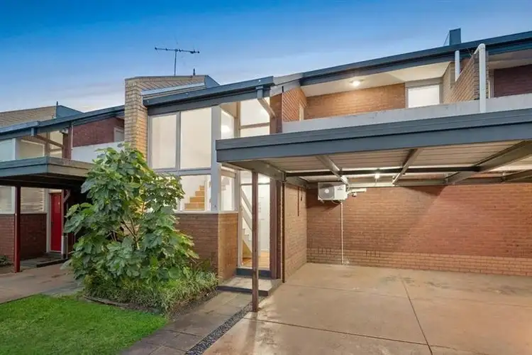 2/7 Warrigal Road
