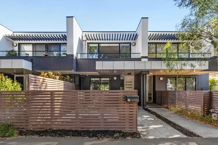 3/3 Marco Polo Street