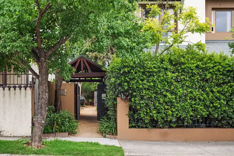 2/24-30A Walter Street