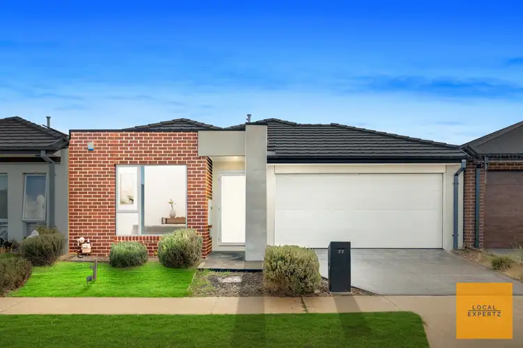 77 Adelong Boulevard