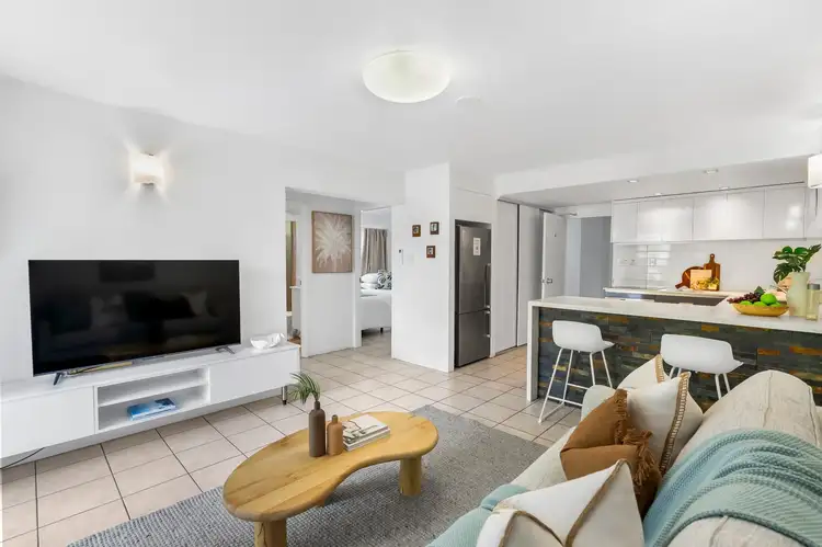 4/239 Lake Street, Cairns North QLD 4870