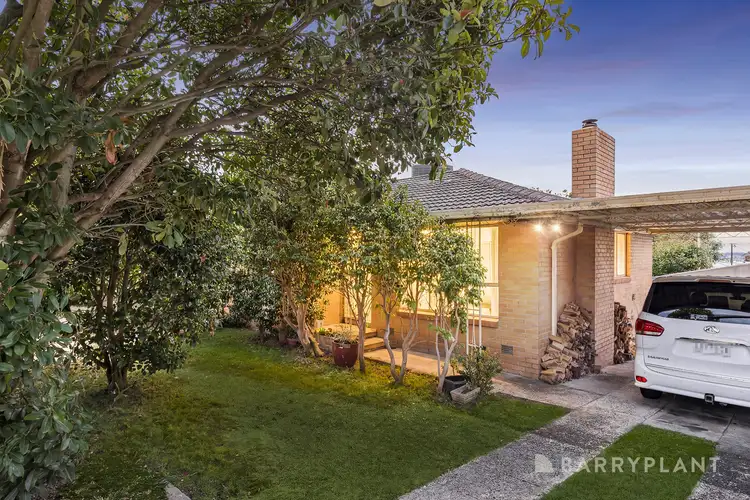 35 Robertson Crescent