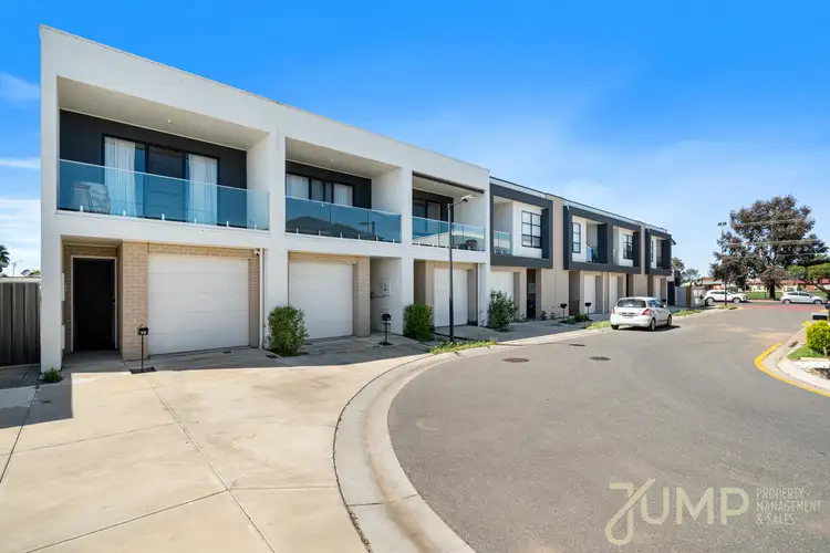 16 Chadwick Court