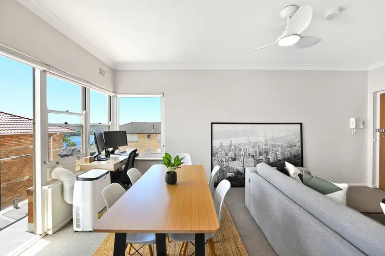 24/27 Warringah Road