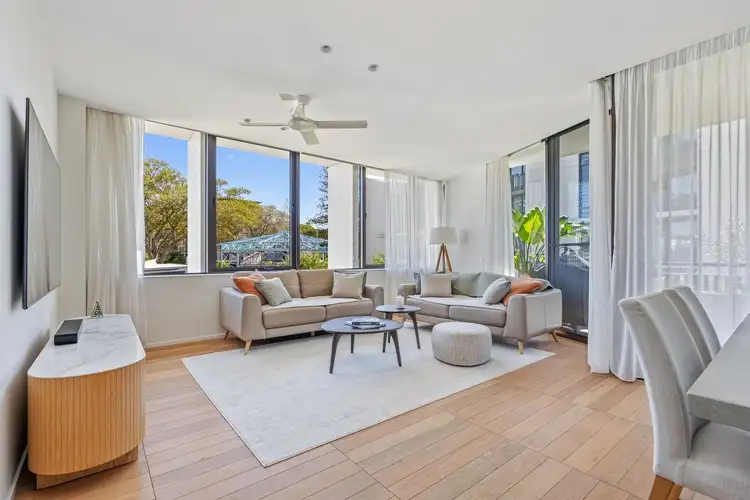 207/9 Young Street