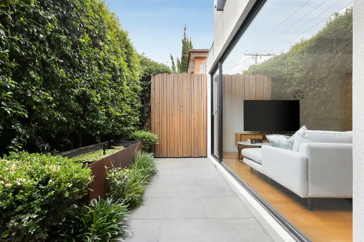 6/63 Hotham Street