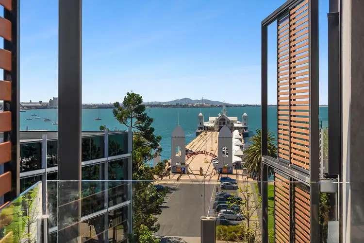 505/100 Western Beach Road