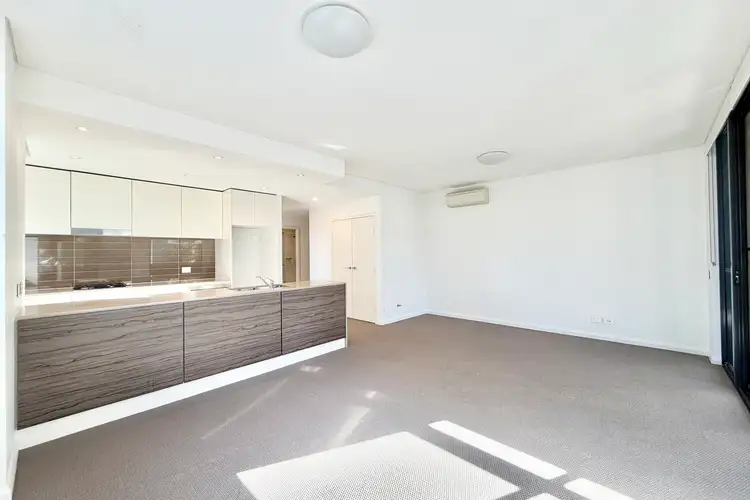 214/16 Baywater Drive