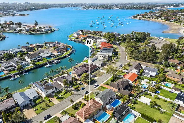 42 Hawkesbury Esplanade