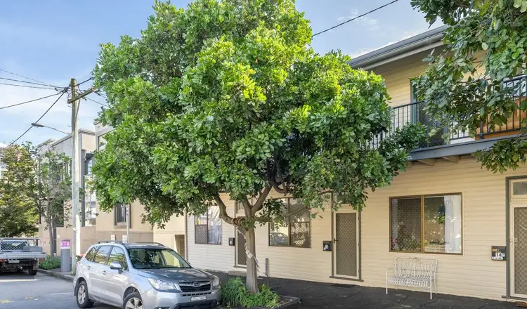 16 Zaara Street