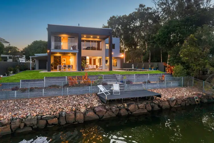 8 Mainsail Place