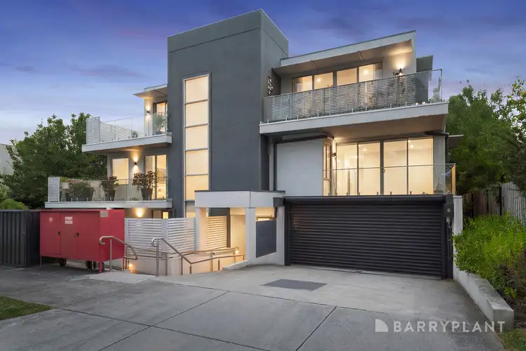 206/8 Tulip Crescent