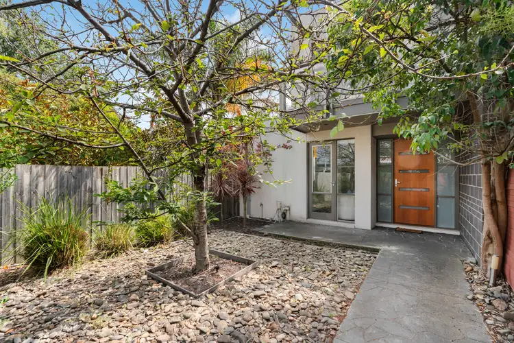 2/585 Glenhuntly Road