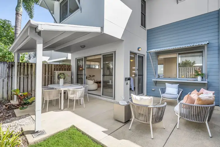 25/6 Suncoast Beach Drive