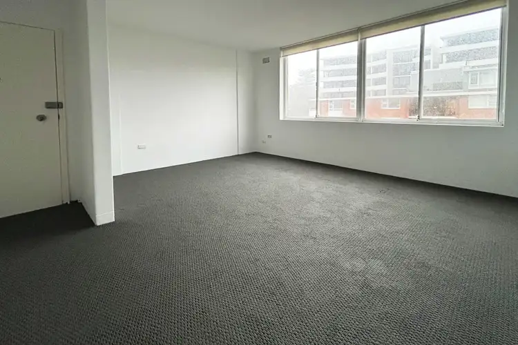 17/10 Ocean Street