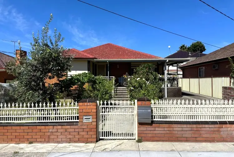 1/4 McMillan Street