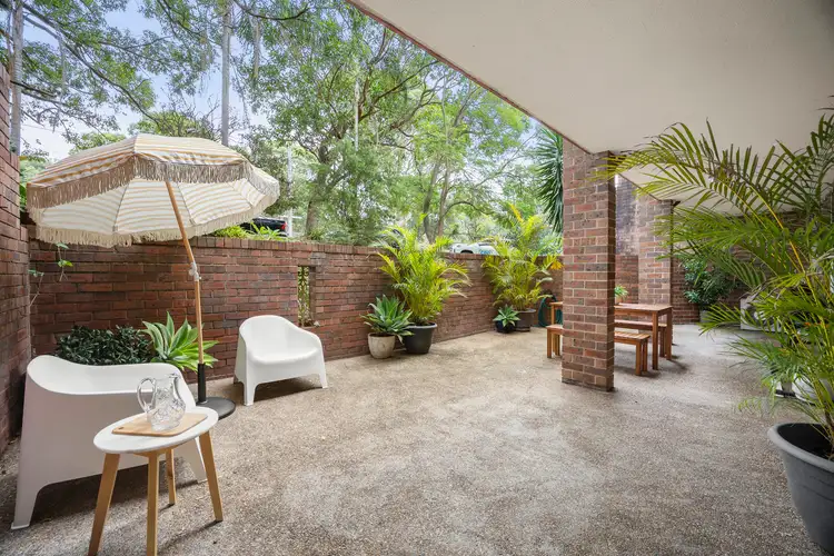 10/2 Railway Crescent