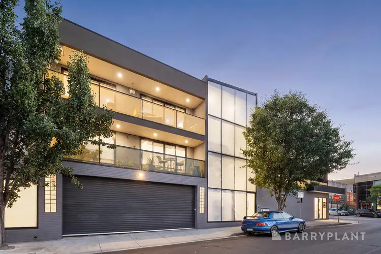 101/2A Yann Street