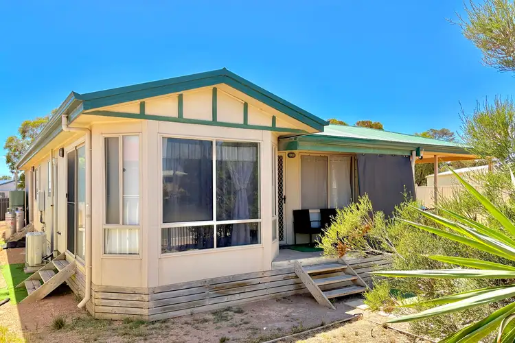 7 Chandler Crescent